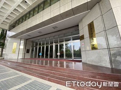 未成年屁孩無照開大貨車撞死女騎士　截肢父頂罪遭判又反悔自首