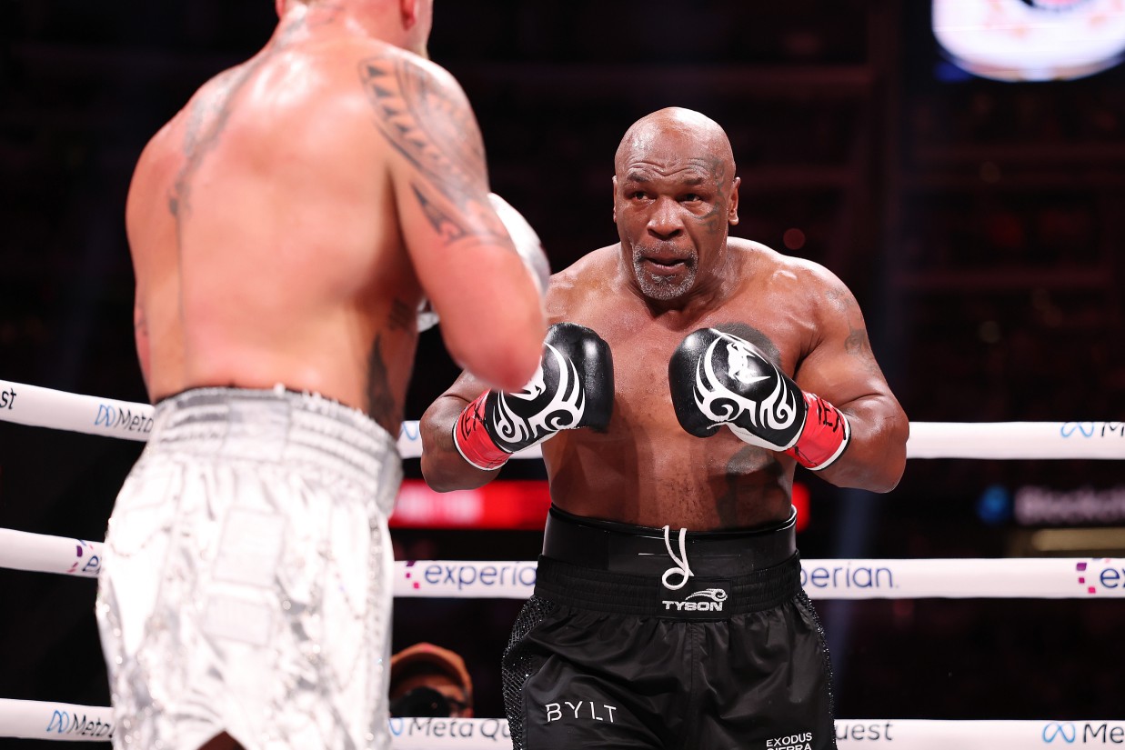 ARLINGTON, TEXAS - NOVEMBER 15: (L-R) Jake Paul and Mike Tyson fight during LIVE On Netflix: Jake Paul vs. Mike Tyson at AT&T Stadium on November 15, 2024 in Arlington, Texas. (Photo by Al Bello/Getty Images for Netflix &copy; 2024)