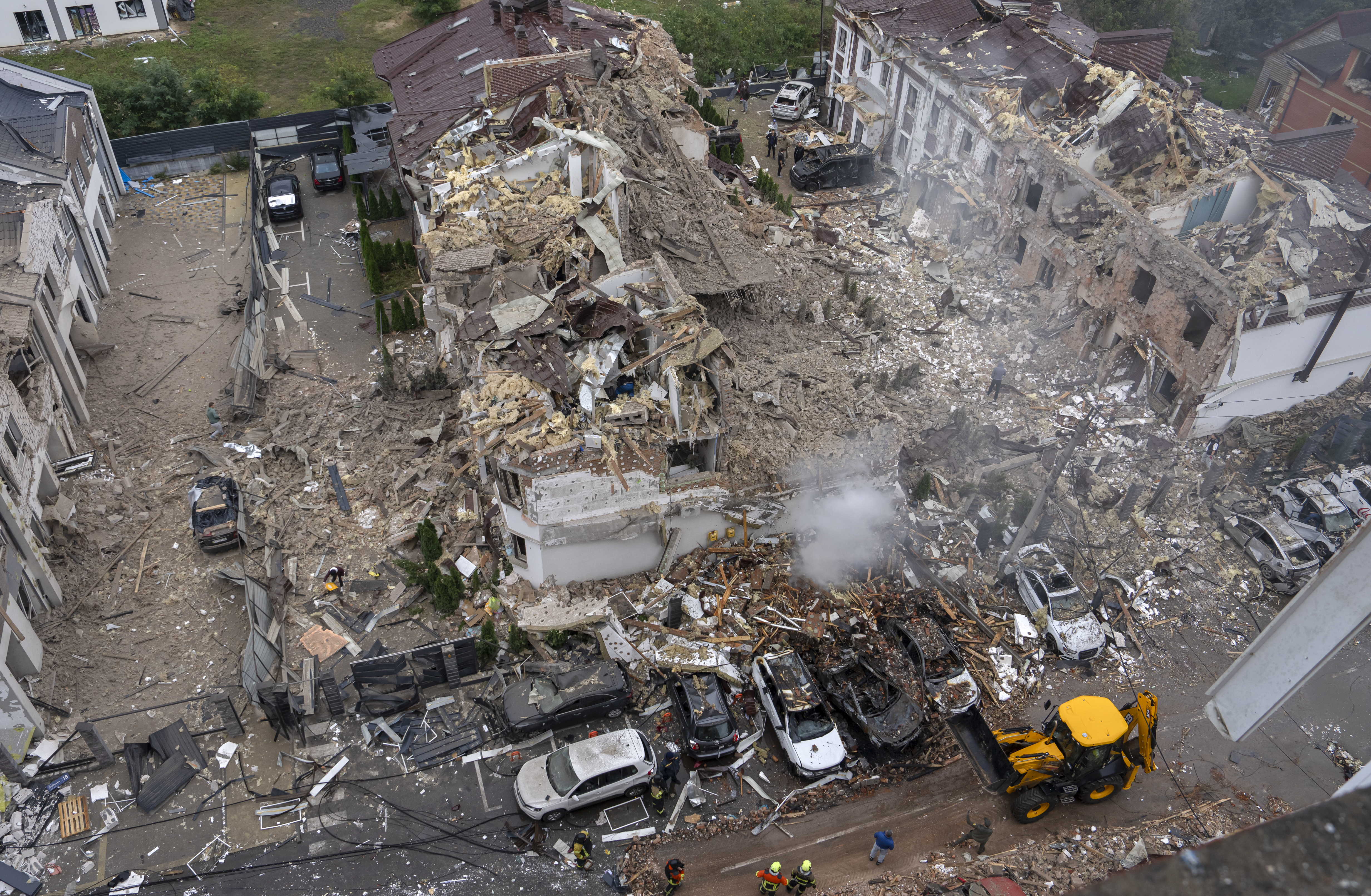 epa12412472 An aerial view of the destruction following a Russian strike on a residential area in Kyiv, Ukraine, 28 September 2025, amid the Russian invasion. Russia launched a large-scale overnight attack across Ukraine using nearly 500 drones and 40 missiles, killing at least four people and injuring scores, according to the State Emergency Service. EPA/STRINGER