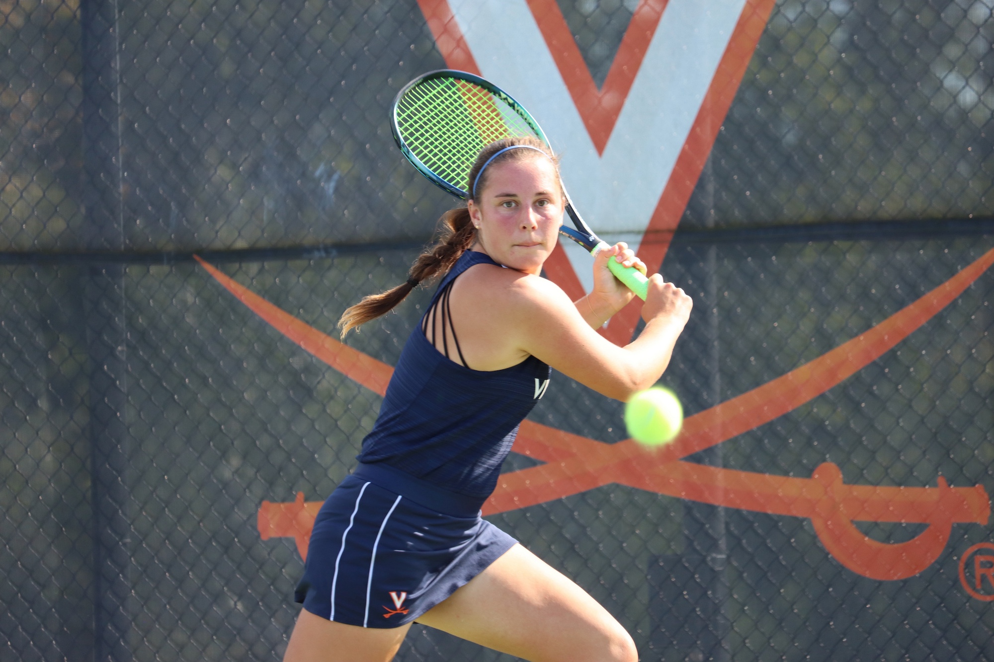 Tennis Star Emma Navarros Family Guide Meet Her Billionaire Parents