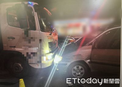 屏東南州怪異車禍！小客車「超慢速」逆行　連撞2輛大貨車