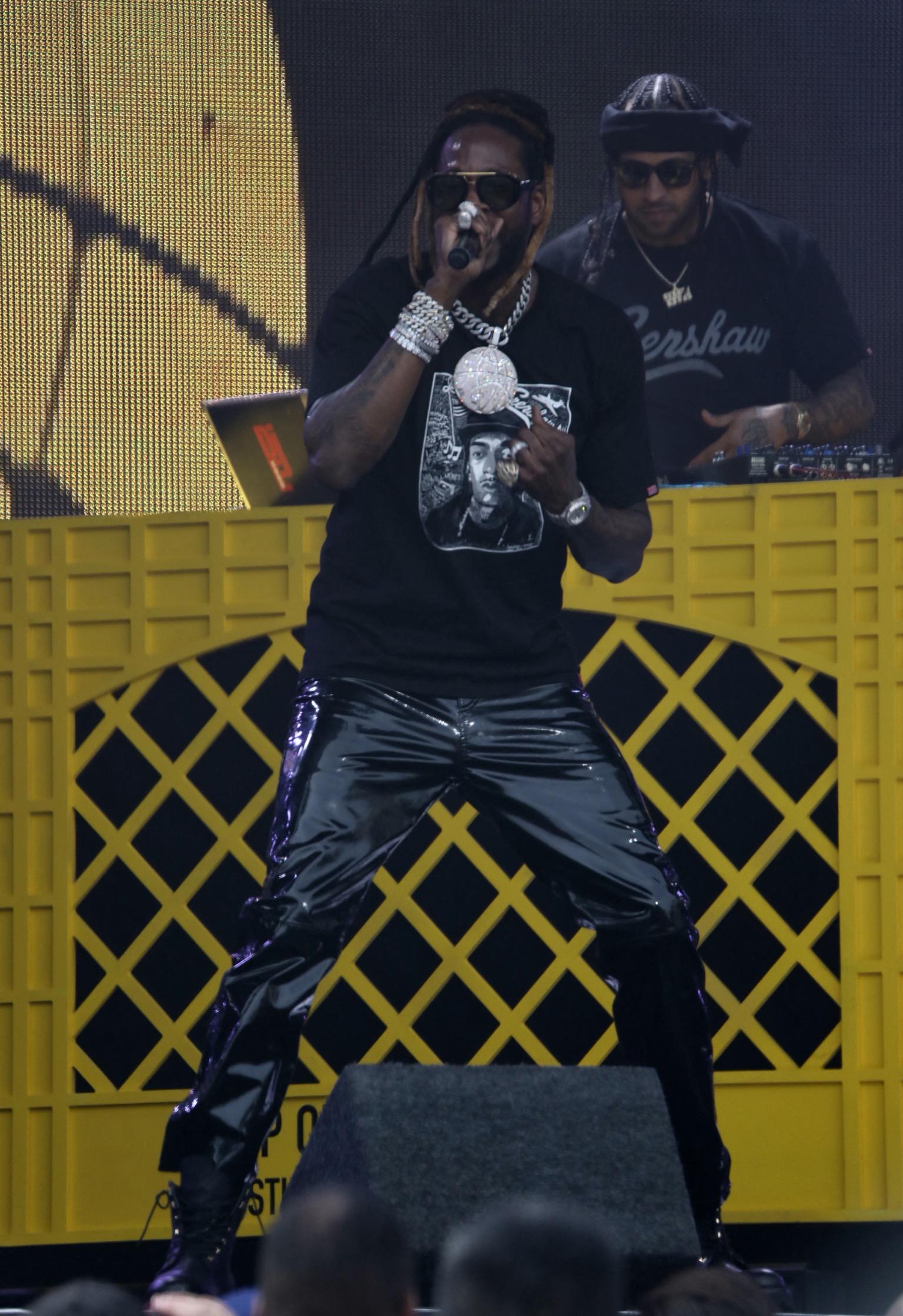 2 Chainz pays tribute to Nipsy Hussle at Jimmy Kimmel Performance