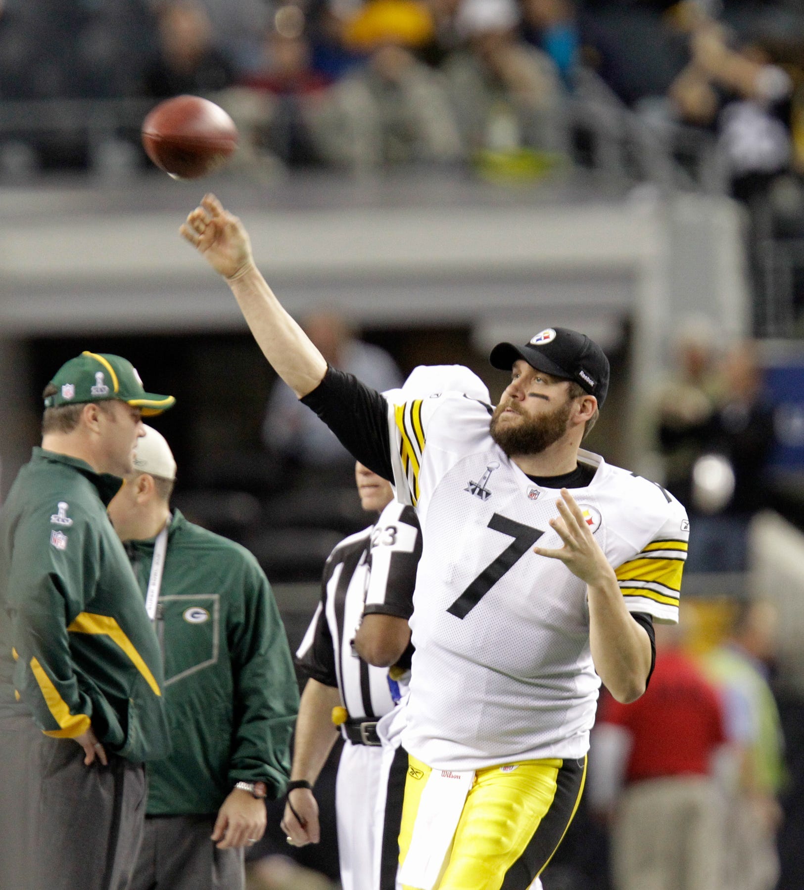 Pittsburgh Steelers quarterback Ben Roethlisberger warms up.