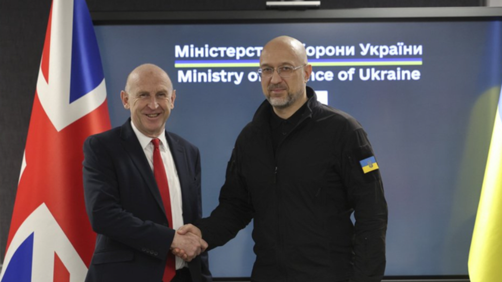 英国国防大臣约翰&middot;希利（左）访问乌克兰