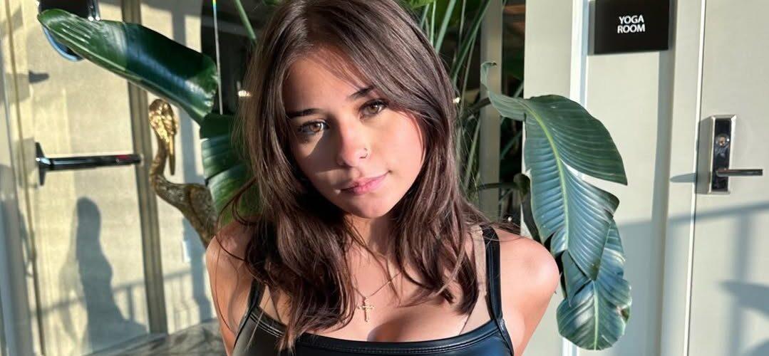 Sophie Rain looking at the camera