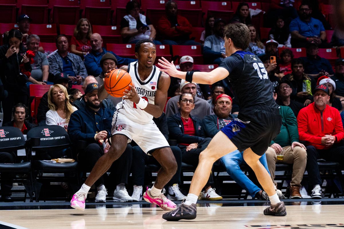 San Diego State guard BJ Davis (10) holds the ball during an NCAA Basketball game between Whittier and San Diego State, Monday December 22, 2025 at Viejas Arena in San Diego, Calif.
