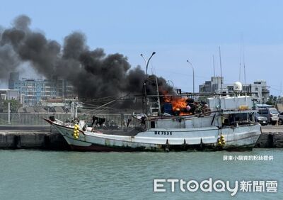 快訊／屏東鹽埔漁港火燒船！火舌濃煙直竄天際　現場畫面曝光