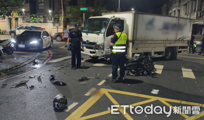 快訊／新北五股車禍！19歲騎士遭左轉貨車撞飛　地流一灘血不治