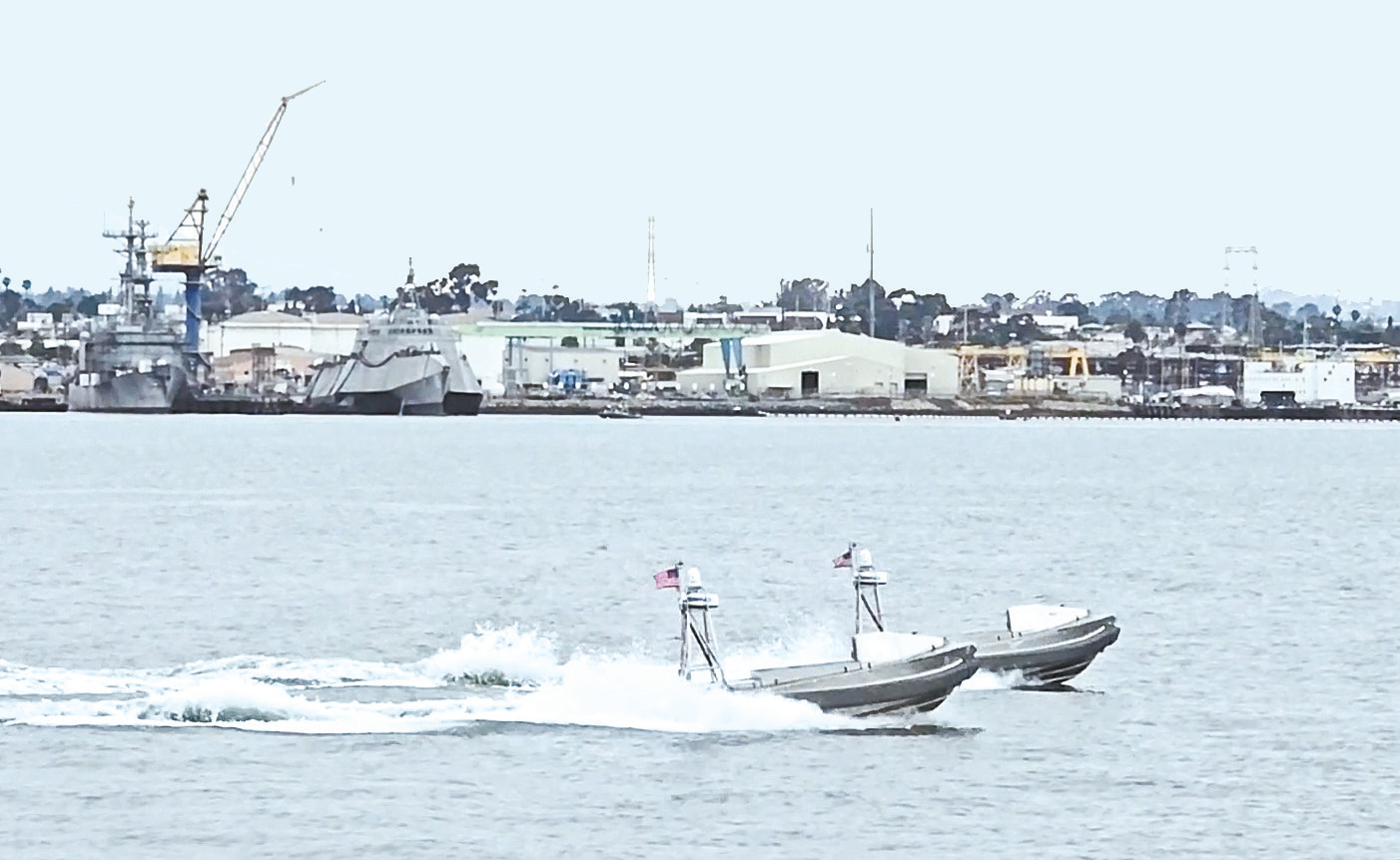 美国海军在港口巡逻的&ldquo;全球自主侦察艇&rdquo;