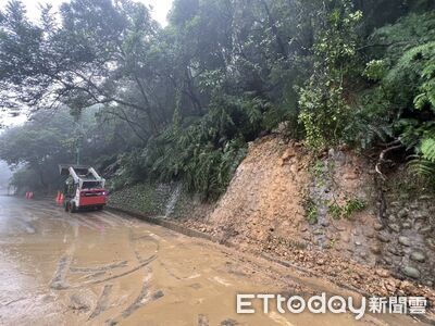 快訊／鳳凰來襲！陽金公路8.8k「邊坡坍滑」樹倒　緊急排除狀況