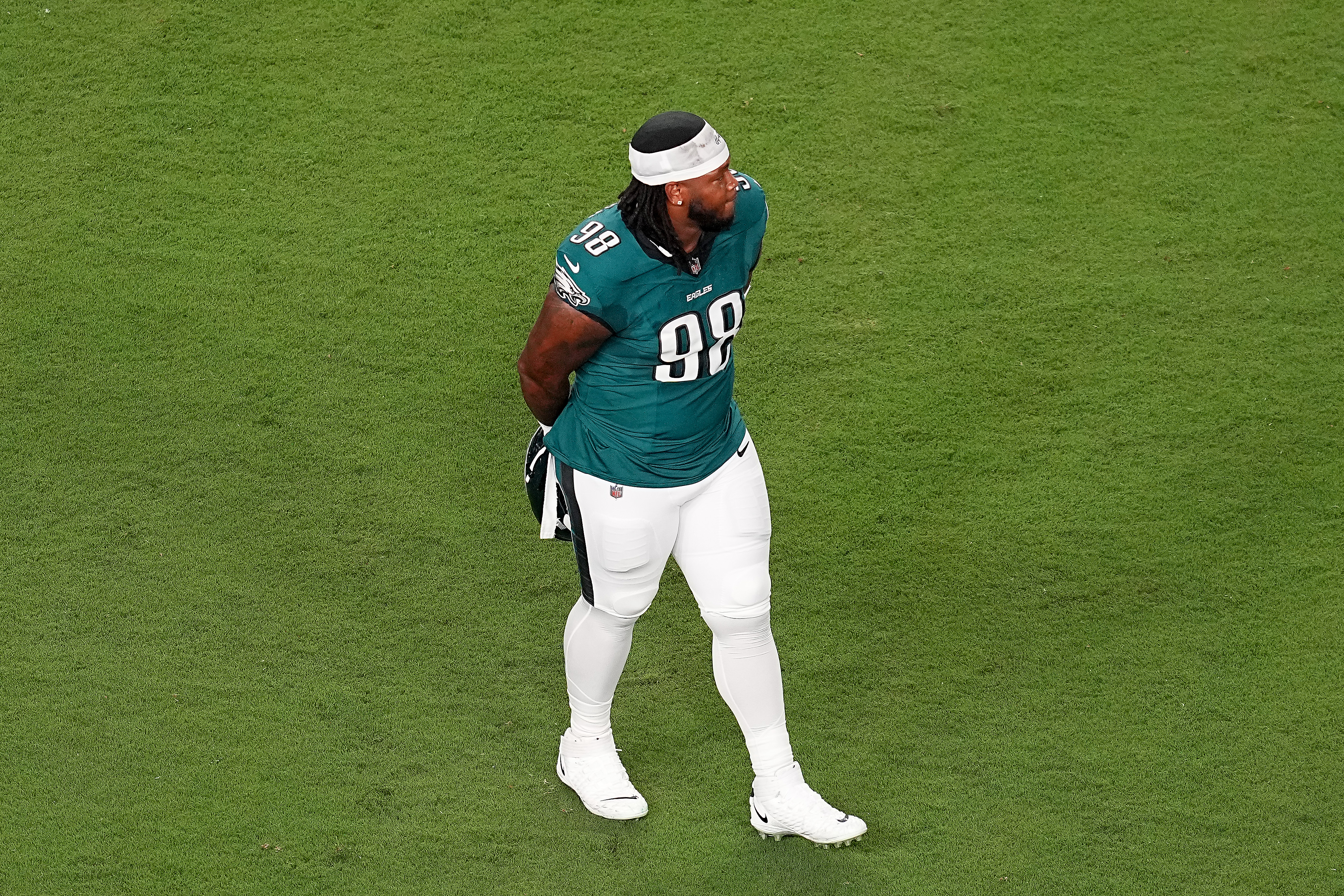 PHILADELPHIA, PENNSYLVANIA - SEPTEMBER 04: Jalen Carter #98 of the Philadelphia Eagles walks off the field after getting ejected for an unsportsmanlike conduct penalty against the Dallas Cowboys during the first quarter in the game at Lincoln Financial Field on September 04, 2025 in Philadelphia, Pennsylvania. (Photo by Mitchell Leff/Getty Images)