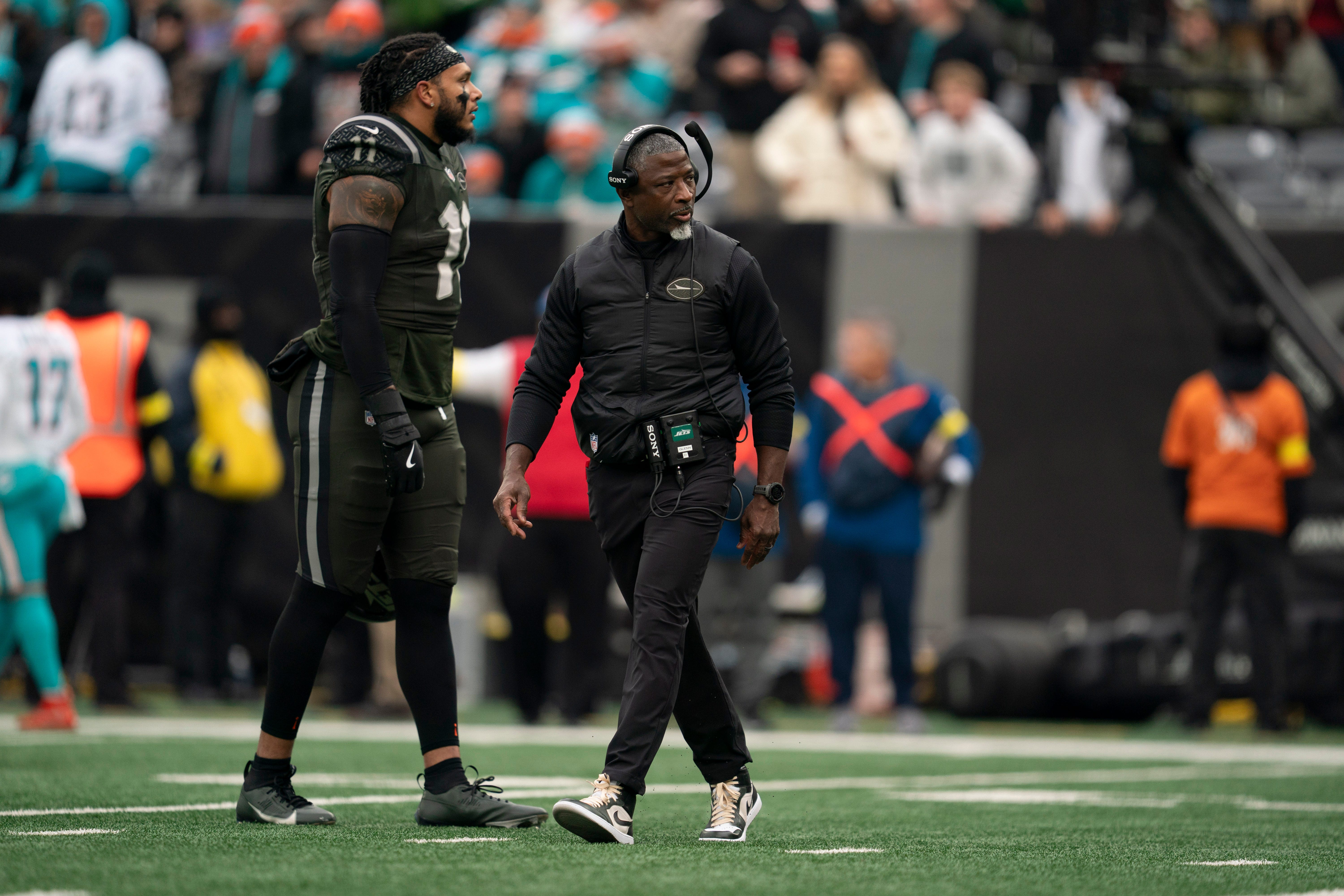 New York Jets head coach Aaron Glenn walks off the field during a week 14 football game between the New York Jets and Miami Dolphins at MetLife Stadium on Sunday, Dec. 7, 2025.