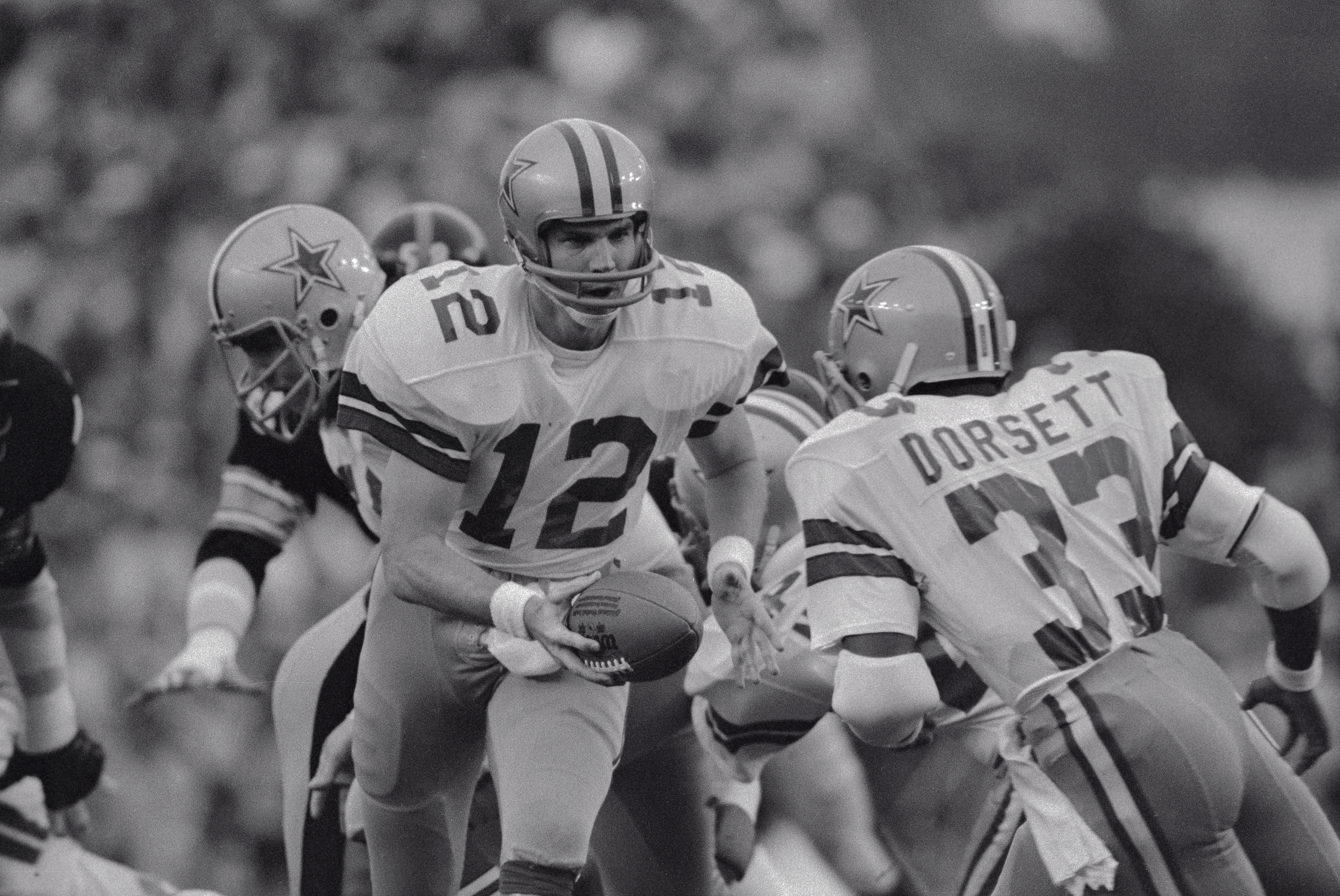 (Original Caption) Cowboys quarterback Roger Staubach hands off to running Tony Dorsett in the first quarter of Super Bowl XIII, Cowboys vs. Steelers.