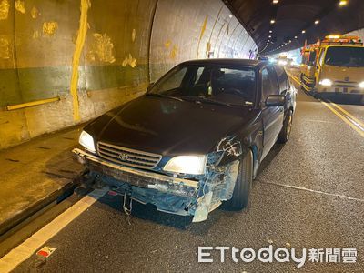開到沒油隧道中刁車！後車急閃釀追撞　車流回堵又3輛撞一團