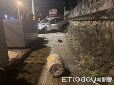 花蓮酒駕自撞！路墩遭撞飛駕駛消失　躲巷弄被揪出