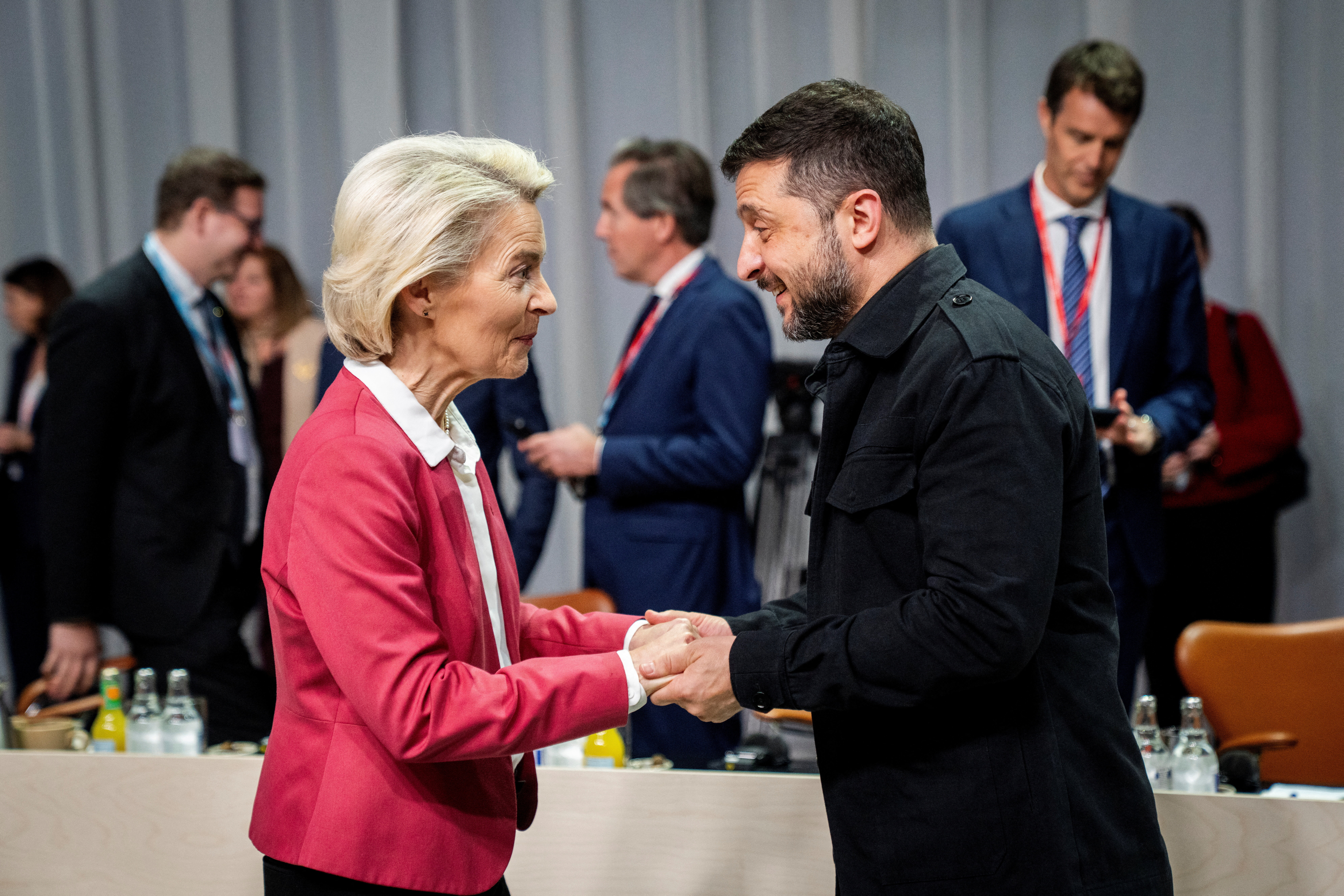 European Commission President Ursula von der Leyen and Ukraine's President Volodymyr Zelenskiy hold each other's hands at the European Political Community summit in Copenhagen, Denmark, October 2, 2025. Ritzau Scanpix/Ida Marie Odgaard via REUTERS ATTENTION EDITORS - THIS IMAGE WAS PROVIDED BY A THIRD PARTY. DENMARK OUT. NO COMMERCIAL OR EDITORIAL SALES IN DENMARK.