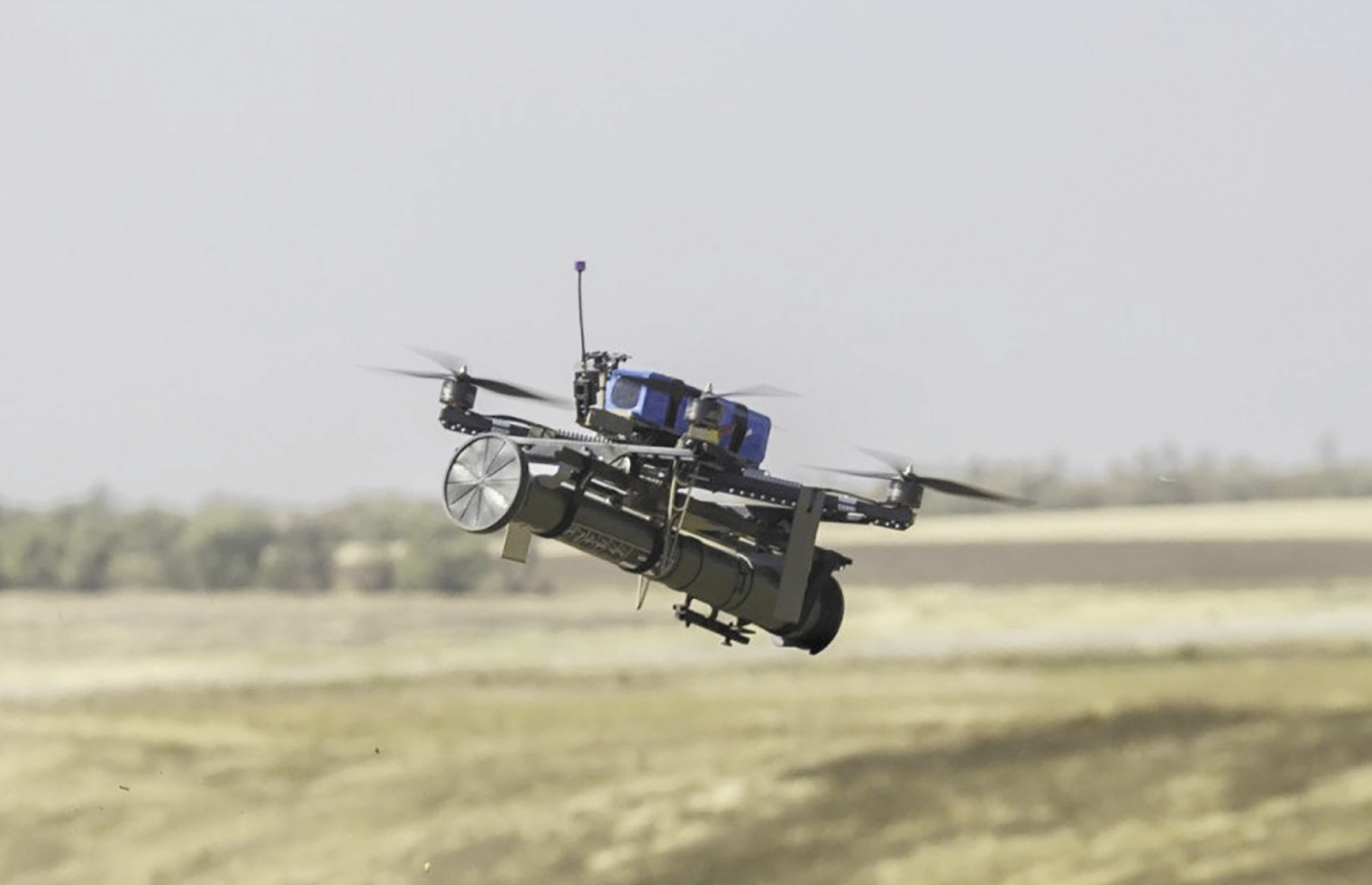 乌军无人机已经开始悬挂火箭筒作战。