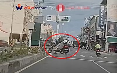 「人肉雄三」想轉就轉！2國中女雙載突鬼切　倒楣騎士撞上3傷