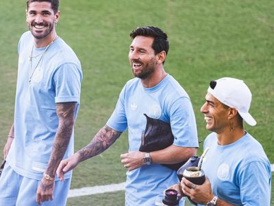 梅西與隊友成「名錶三人組」　曬「錶王」、 AP閃瞎粉絲