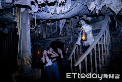 義大世界迎萬聖月！「5D鬼船」驚嚇升級　AI換臉秒變鬼片主角　