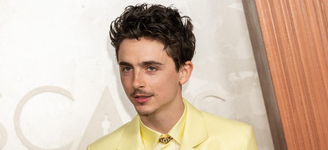 Timoth&eacute;e Chalamet poses at Oscars 2025