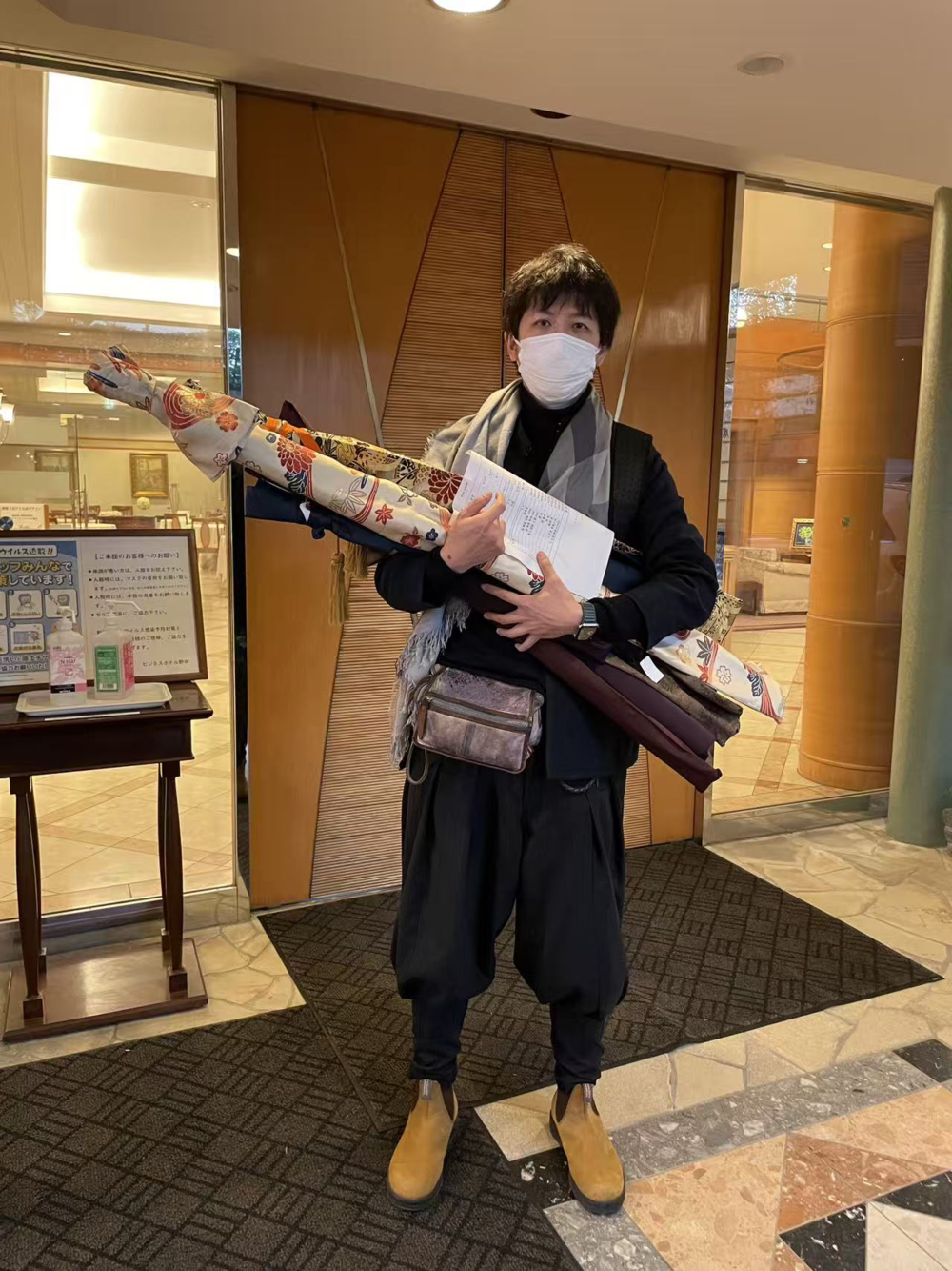 中国小伙儿杀进日本千年刀剑产业