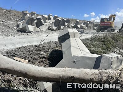 馬太鞍溪堤防「數百kg肉粽」被洪水沖走　災民：你看有多可怕