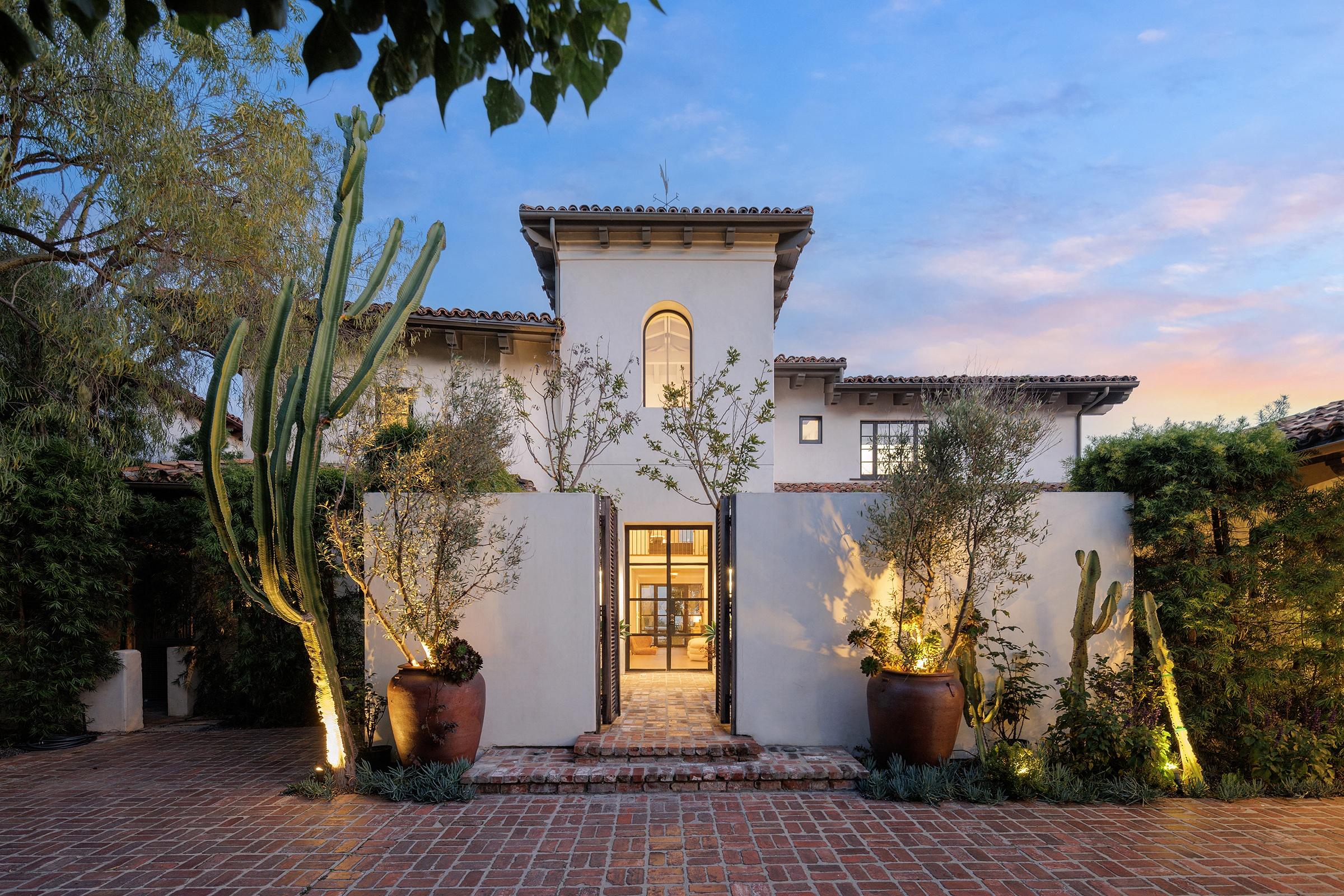 Brad Pitt buys Hollywood Hills mansion for $12 million