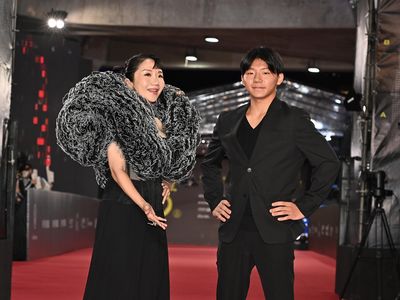 金鐘時尚總覽 ／棒棒堂露肌比深V！陶晶瑩浮誇戰袍帶16歲帥兒壓軸