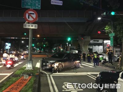 高雄轎車闖紅燈害6傷　瞬間衝撞畫面曝光