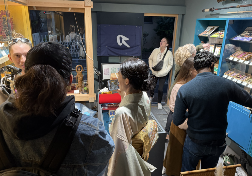 中国小伙儿杀进日本千年刀剑产业