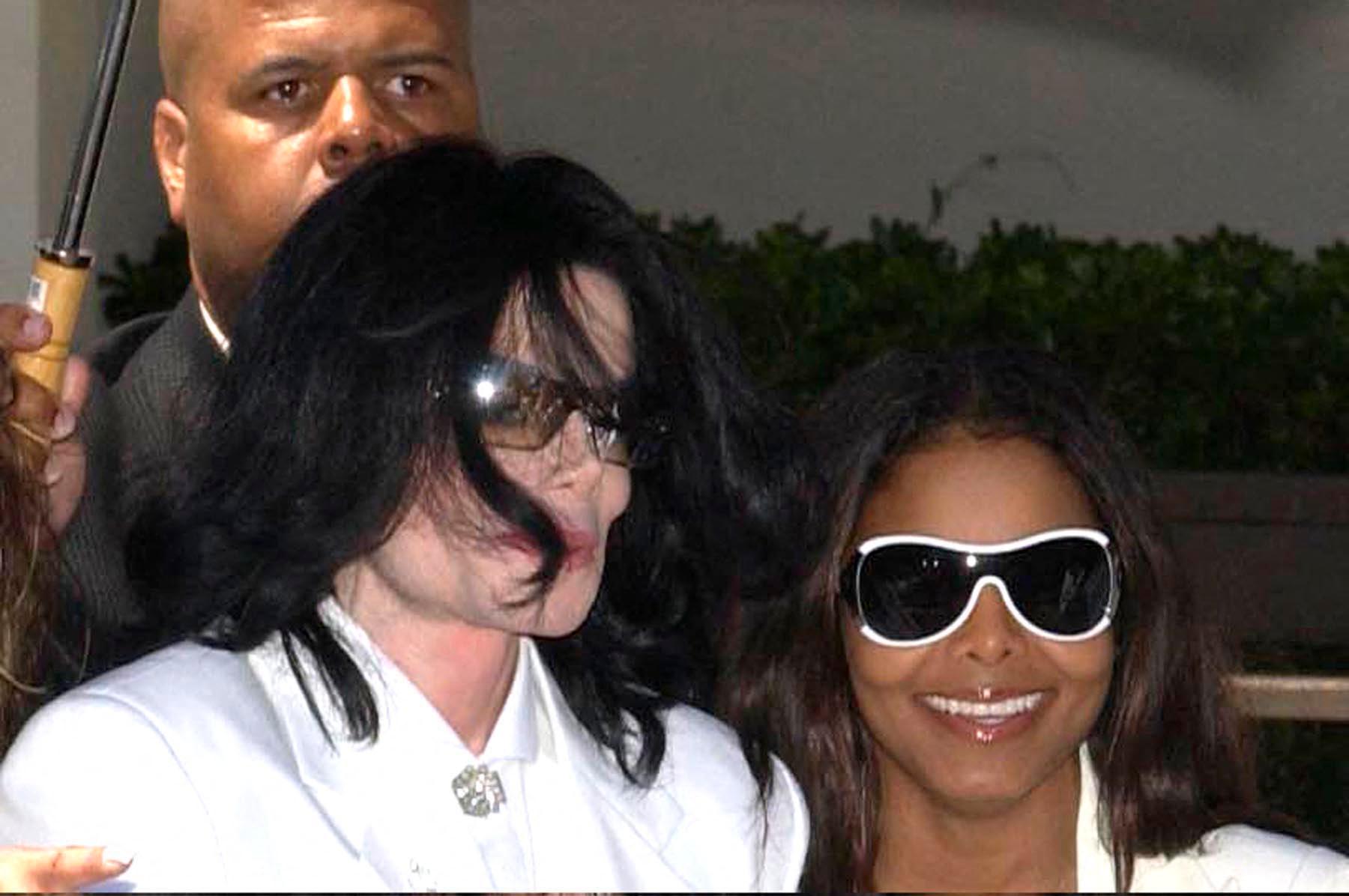 Michael Jackson and Janet Jackson arrive in court