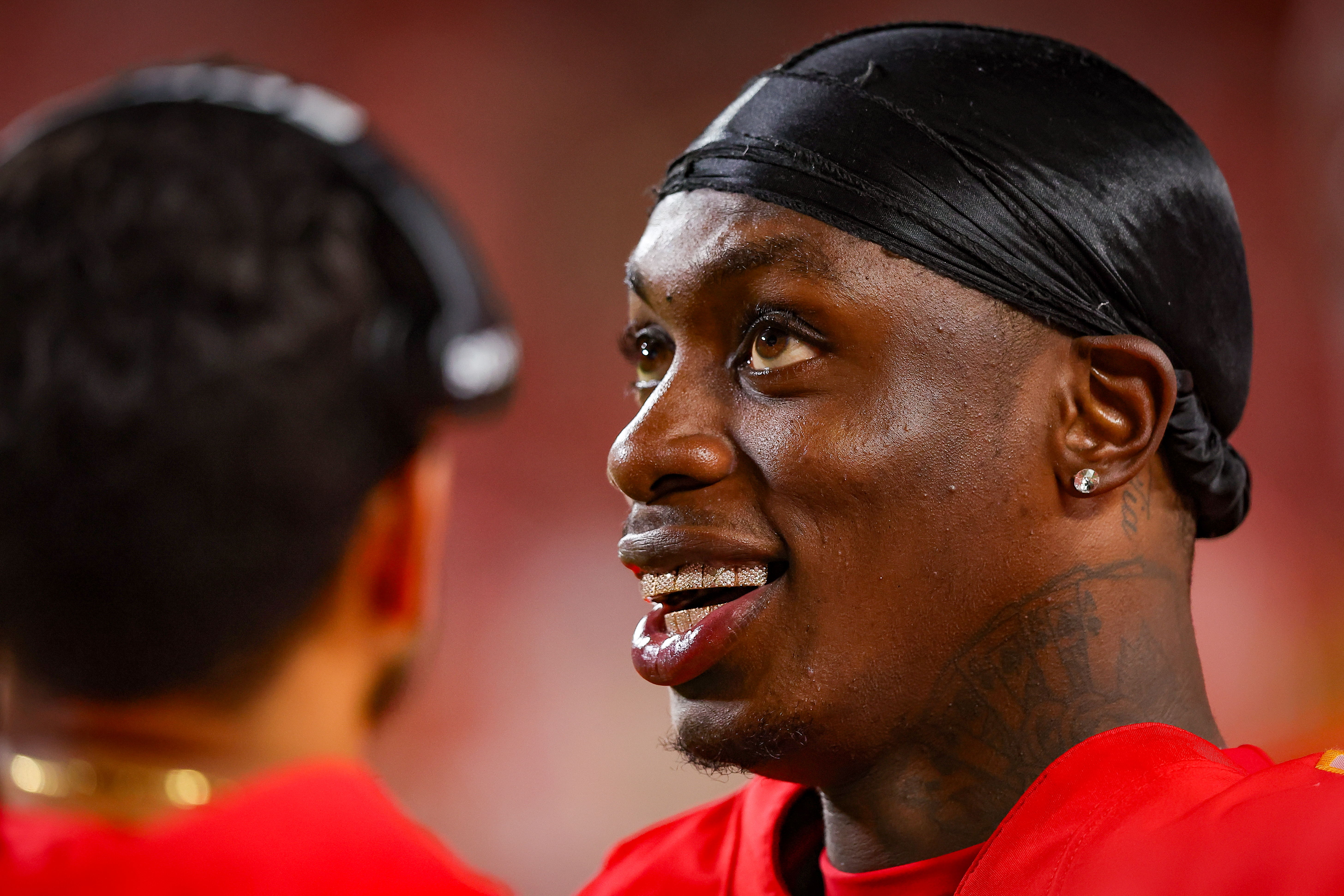 KANSAS CITY, MISSOURI - AUGUST 22: Xavier Worthy #1 of the Kansas City Chiefs talks to teammates in the second quarter during the NFL Preseason 2025 game between Chicago Bears and Kansas City Chiefs at Arrowhead Stadium on August 22, 2025 in Kansas City, Missouri. (Photo by David Eulitt/Getty Images)