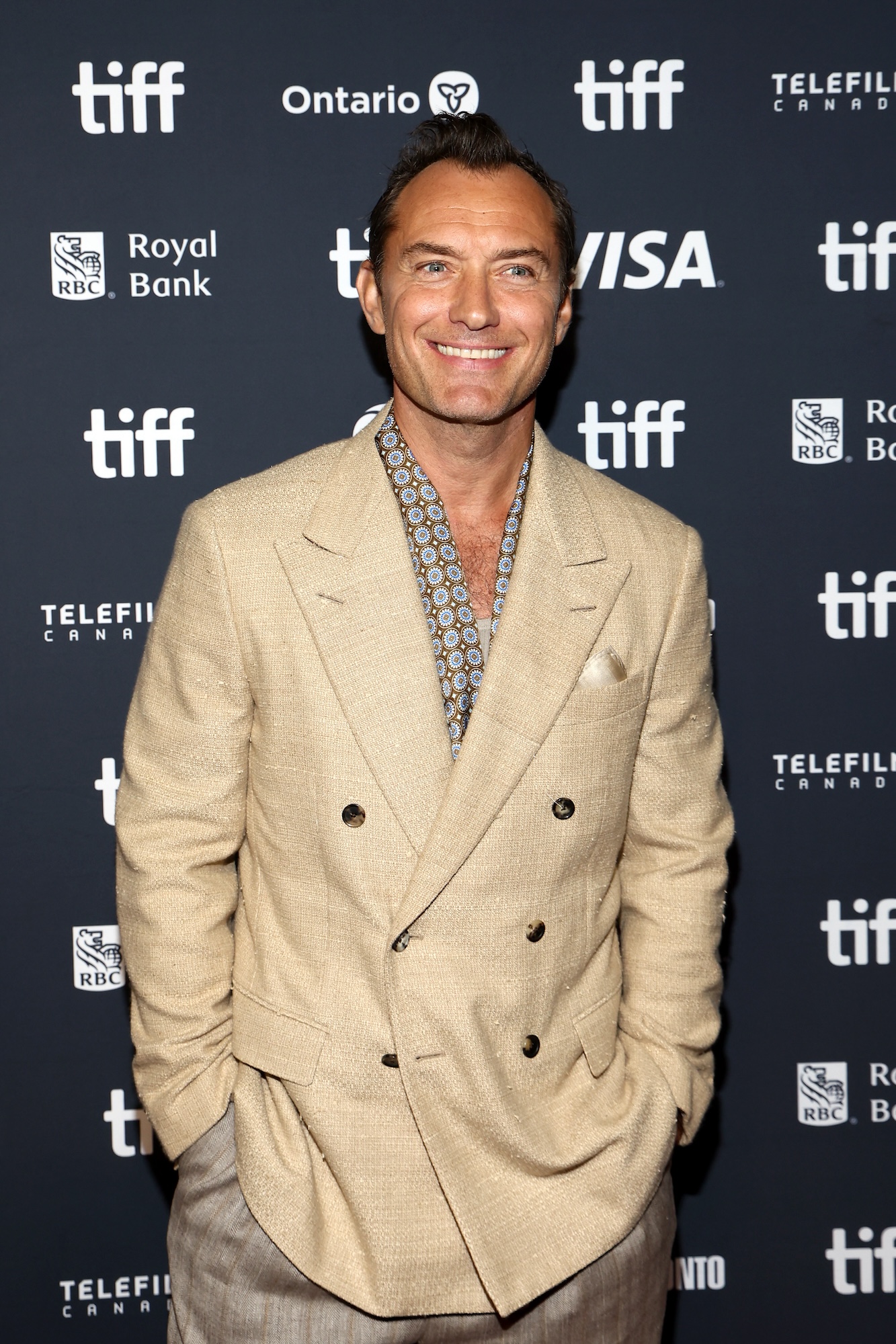 Who Is Presenting the 2025 Emmy Awards Lauren Graham Alexis Bledel More