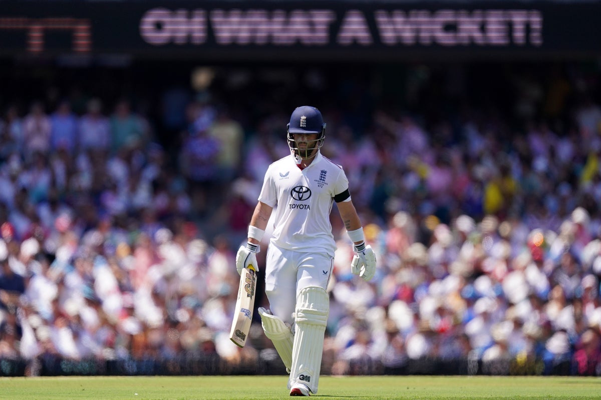 Ben Duckett walks off the ground after being dismissed by Mitchell Starc in Sydney (Robbie Stephenson/PA) (PA Wire)