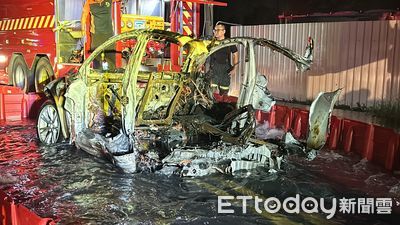特斯拉自撞1死2傷！運安會曝「時速破200」　狂燒4hrs畫面曝光