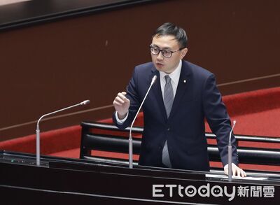 獨／藍委父佔國有地蓋停車場賺大錢　被抓包急刨柏油拆鐵皮仍遭起訴