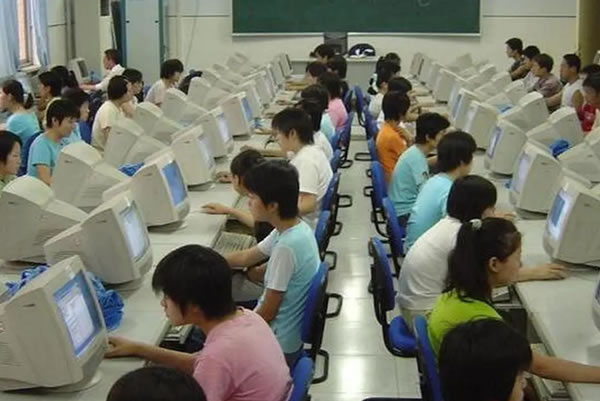 90年代电脑机房