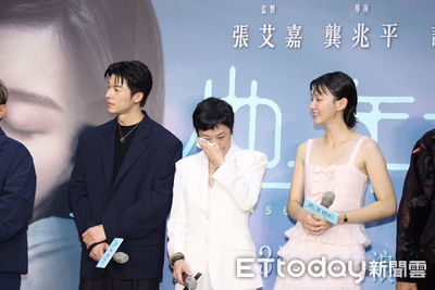 《他年她日》首映擠爆！張艾嘉哽咽「當日收入」全捐花蓮　千名粉絲包圍許光漢