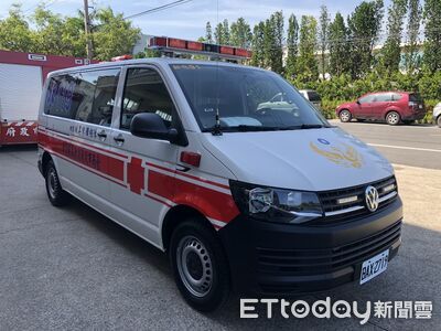 快訊／宜蘭某高職16歲生教室揮刀　同學遭猛刺背部重傷送醫