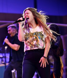 Kelly-Clarkson-inline-GettyImages-2224788640