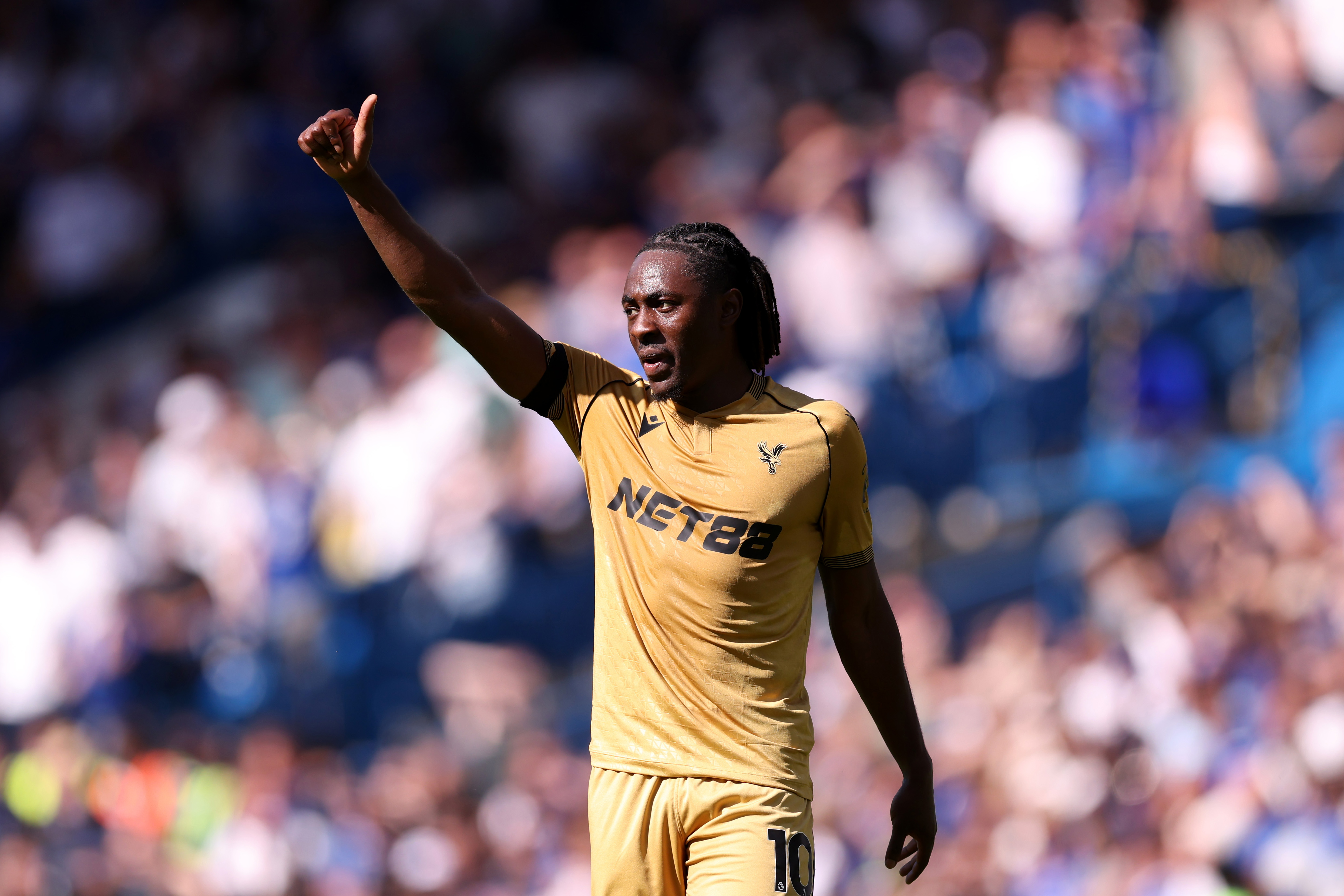 LONDON, ENGLAND - AUGUST 17: A thumbs up from Eberechi Eze of Crystal Palace during the Premier League match between Chelsea and Crystal Palace at Stamford Bridge on August 17, 2025 in London, England. (Photo by Catherine Ivill - AMA/Getty Images)
