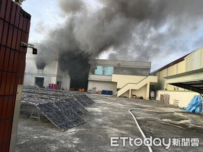煮魚翅爆炸！高雄海產行黑煙沖天　老闆救火燙傷灌救現場狼藉