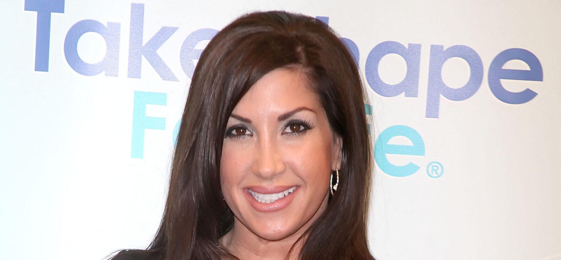 Jacquline Laurita posing on the red carpet.