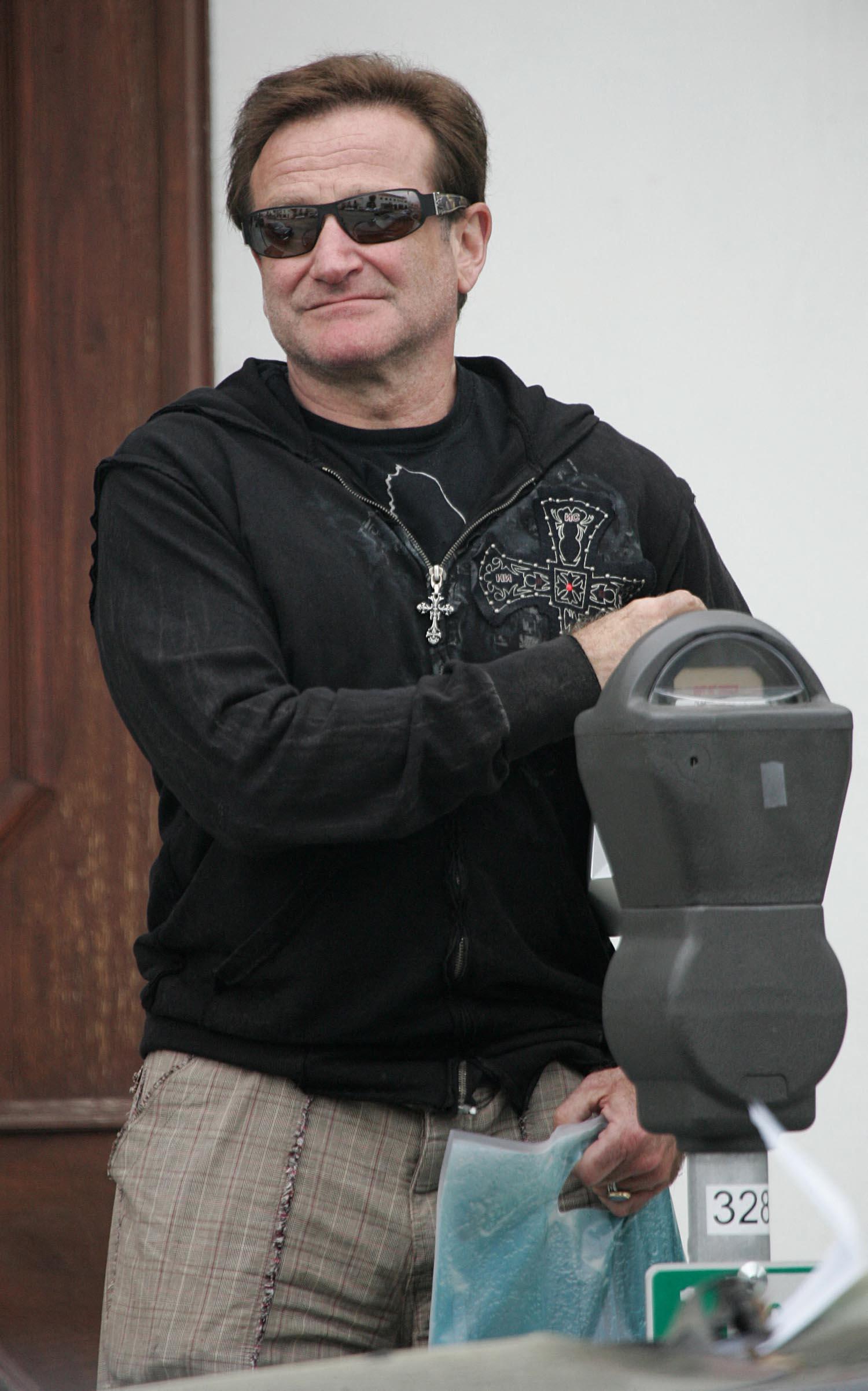 Robin Williams outside
