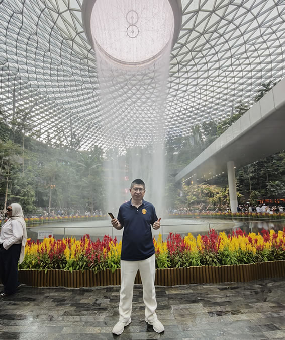 卢松松在新加坡樟宜机场