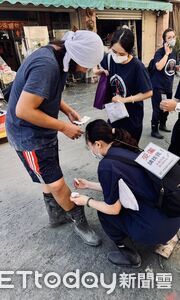 「受傷請找我」慈院護理師穿梭災區　守護災民和鏟子超人畫面曝