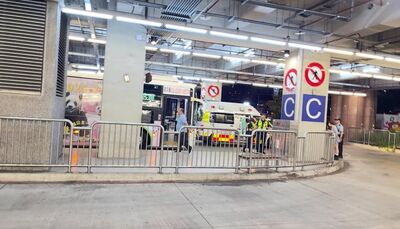 鑽車縫失敗太丟臉！台中騎士狂追公車　安全帽K司機打到骨折