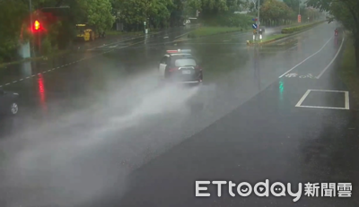 花蓮警車自撞1死2傷！撞擊畫面曝光「全是水花」　1警噴飛趴路面