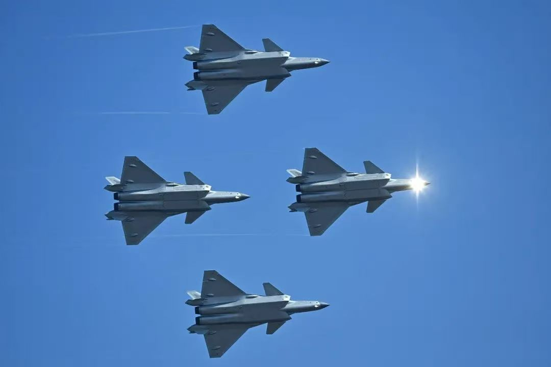 歼-20战机 摄影：朱鹏